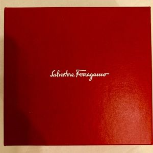 SALVATORE FERRAGAMO GANCINI BUCKLE LEATHER REVERSIBLE BELT. BRAND NEW IN BOX